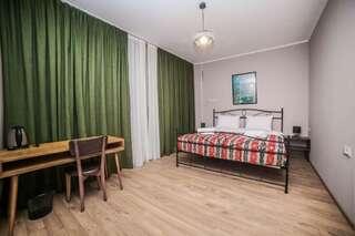 Отель Hotel Flower Тбилиси Двухместный номер Делюкс с 1 кроватью и балконом-2