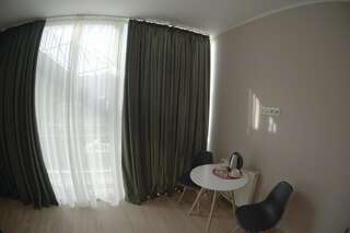 Отель Hotel Flower Тбилиси Двухместный номер с 1 кроватью и балконом-3