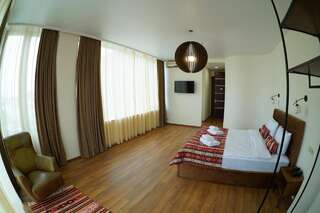 Отель Hotel Flower Тбилиси Люкс с гидромассажной ванной-3