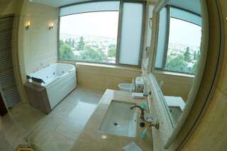 Отель Hotel Flower Тбилиси Люкс с гидромассажной ванной-7