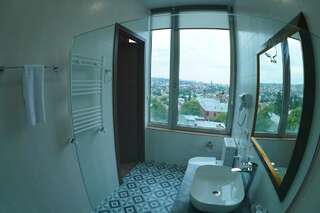 Отель Hotel Flower Тбилиси Люкс с гидромассажной ванной-3