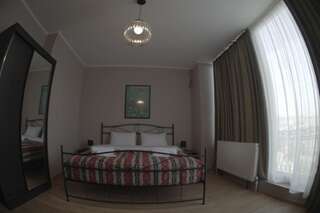 Отель Hotel Flower Тбилиси Двухместный номер с 1 кроватью и видом на город-9