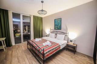 Отель Hotel Flower Тбилиси Двухместный номер Делюкс с 1 кроватью и балконом-2